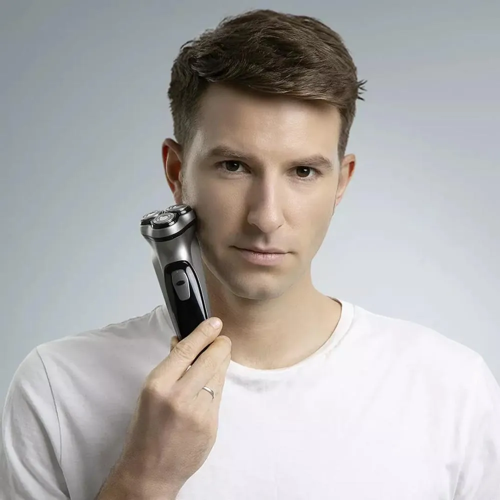 electric shaver with 3 independent heads