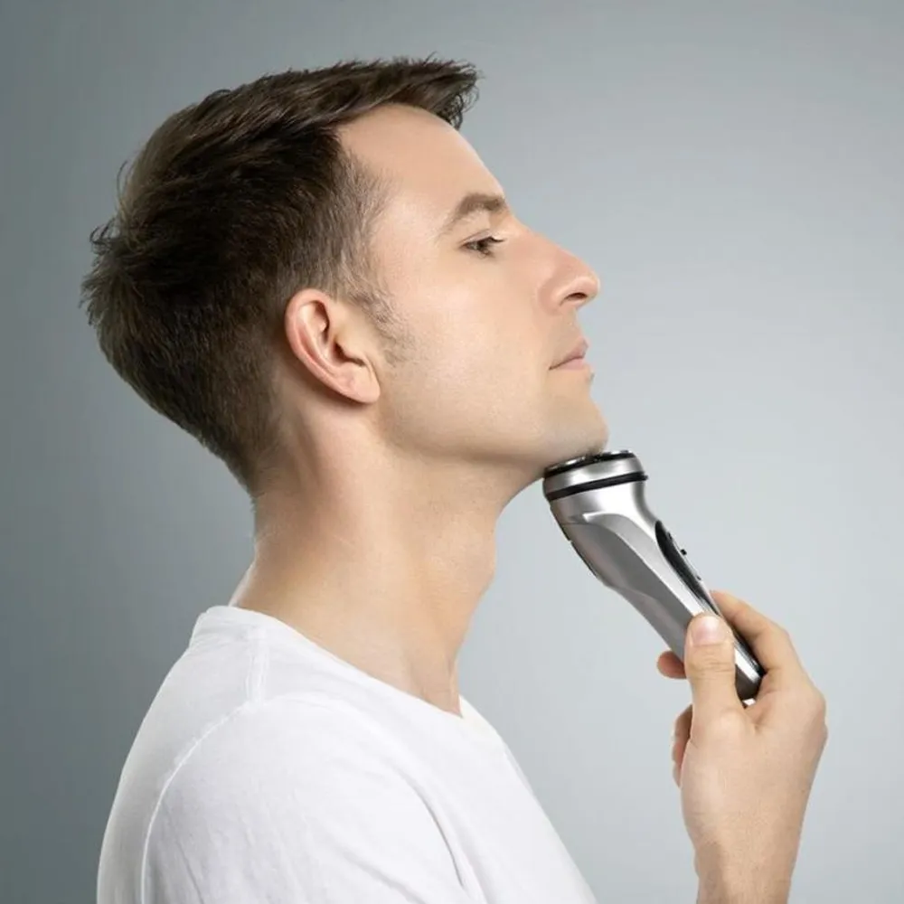 electric shaver with 3 independent heads