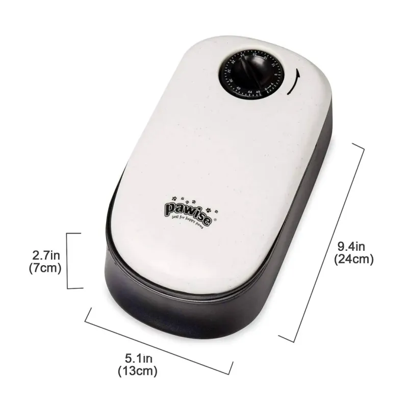 Automatic feeder with lid